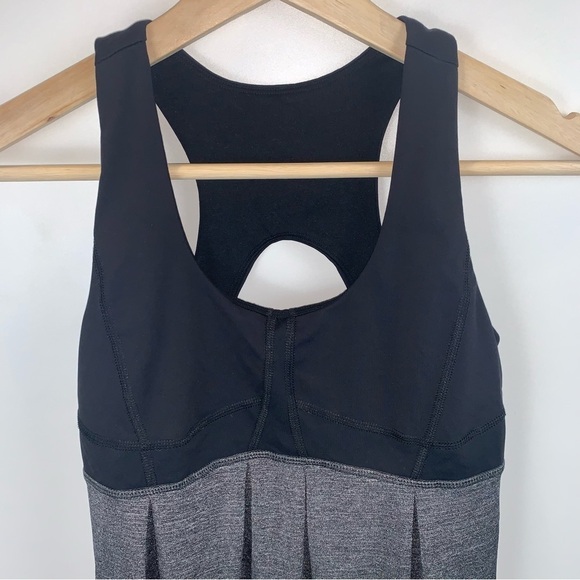 Lululemon sz 6 Grey Black Tank Top Drawstring Waist Built in Bra Keyhole Back - Picture 2 of 7